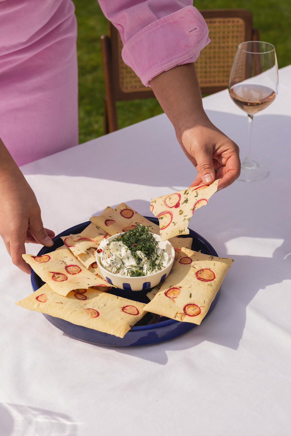 Salty crackers met radijs